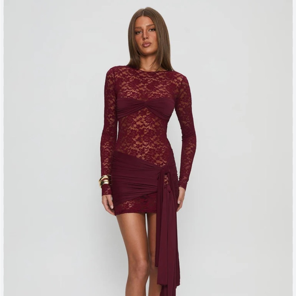 Lioness Wine Lace Long Sleeve Mini Dress, size L, EUC ✨